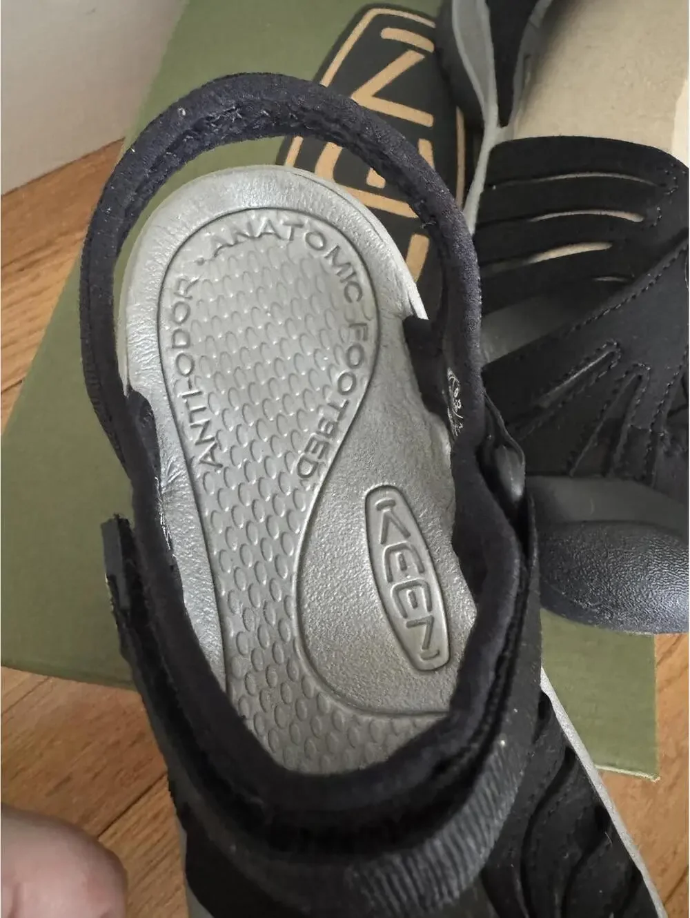Women's Keen Rose Sandal Closed Toe Hiking Sandals Black/Neutral Grey Sz 9.5 NIB - Picture 9 of 9